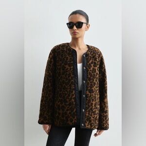AYR Women's Reversible
Fleece Coat in Leopard Print and Black - The Chalet